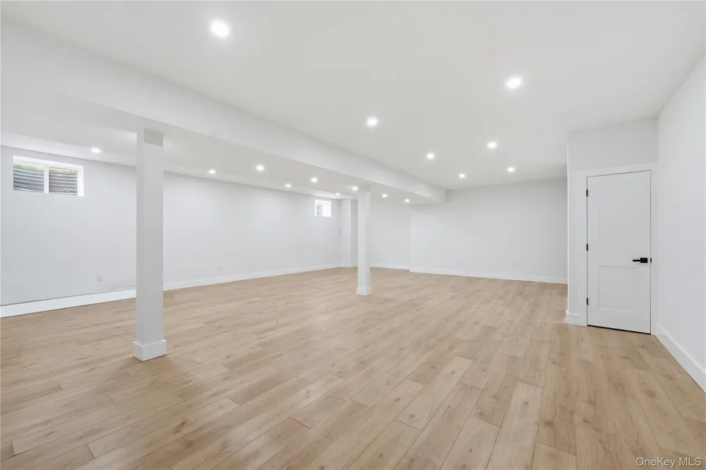 182 Friends Lane Westbury, NY 11590