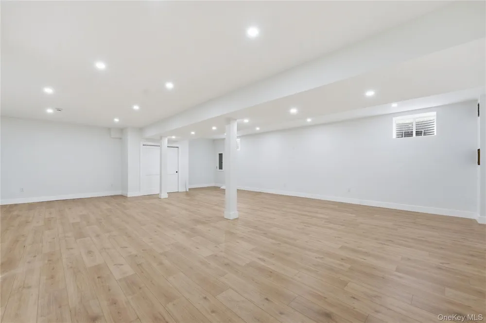 182 Friends Lane Westbury, NY 11590