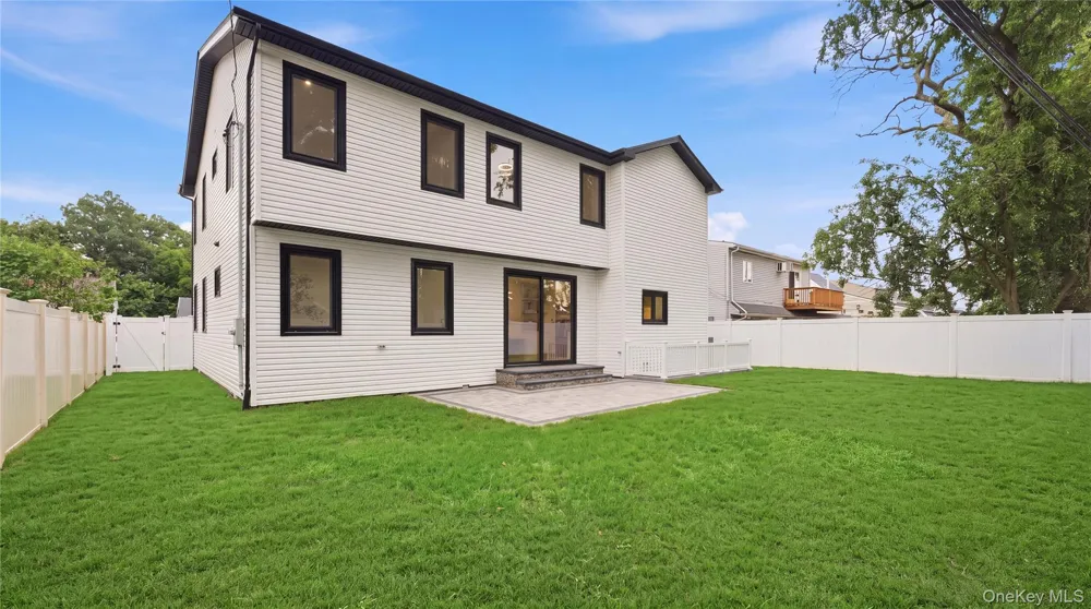 182 Friends Lane Westbury, NY 11590