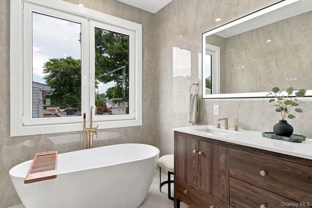 182 Friends Lane Westbury, NY 11590