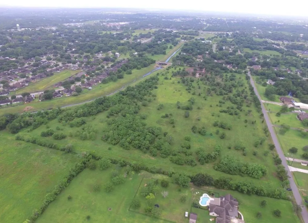 11945 7th St Santa Fe, TX 77510