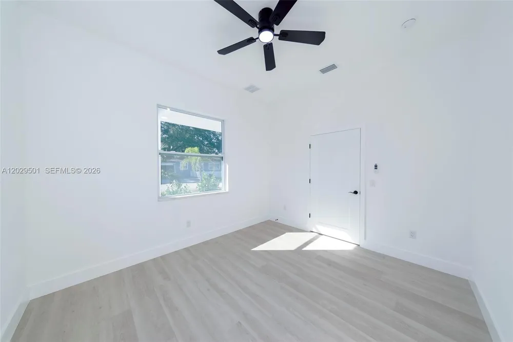 2925 13th St N St Petersburg, FL 33704