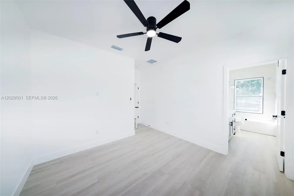 2925 13th St N St Petersburg, FL 33704