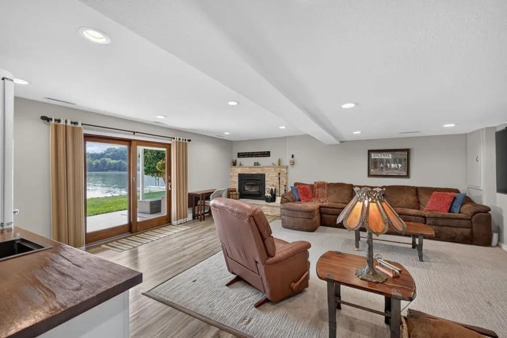 13546 Postier Drive NW Oronoco, MN 55960
