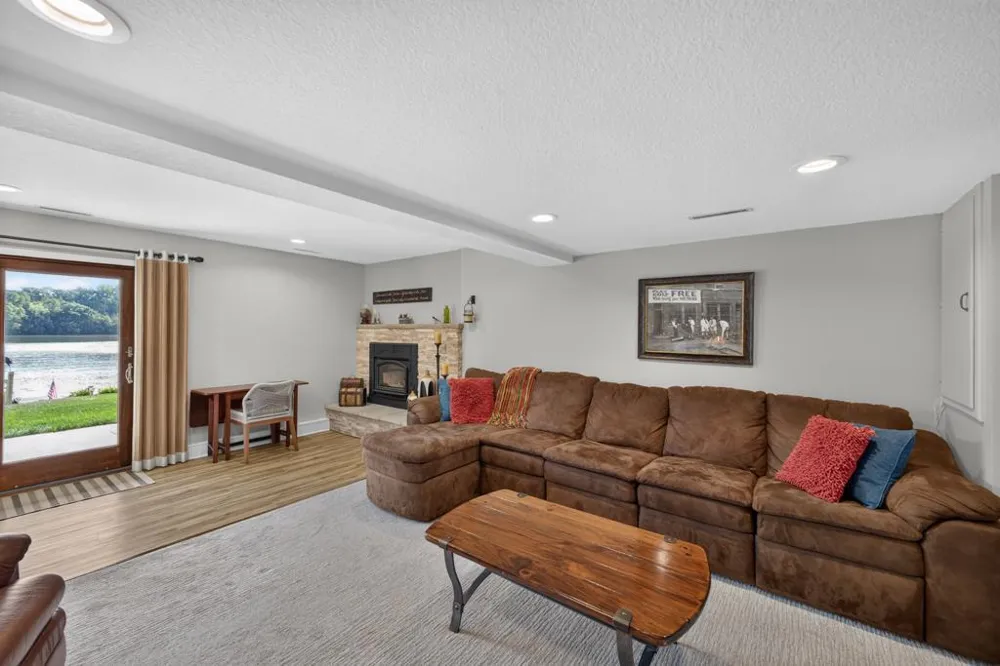 13546 Postier Drive NW Oronoco, MN 55960