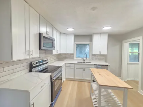 712 Maple Street W