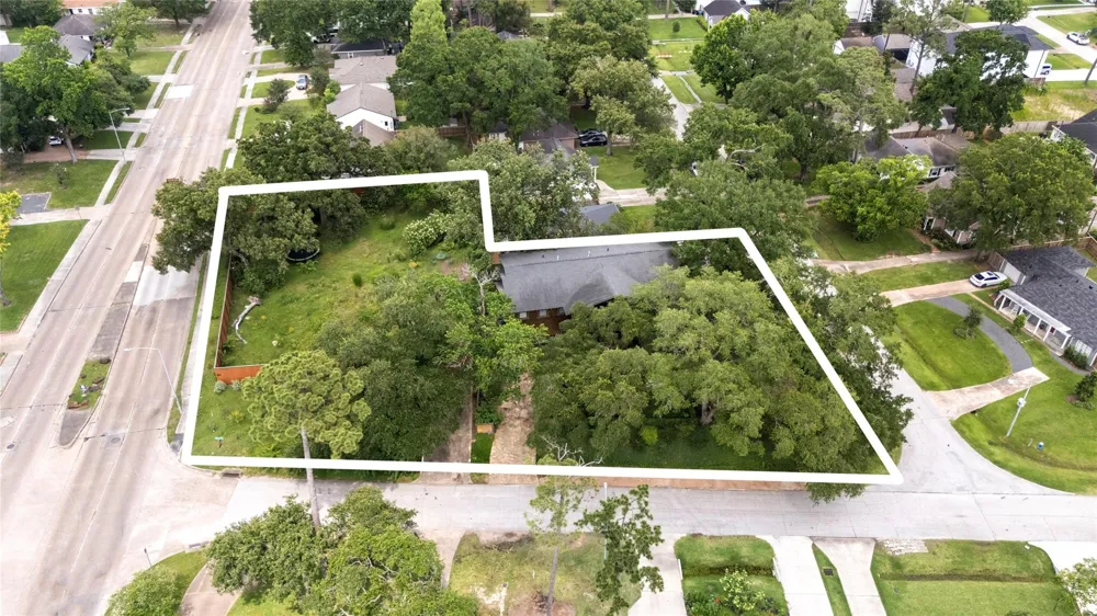 1090 Lamonte Lane Houston, TX 77018