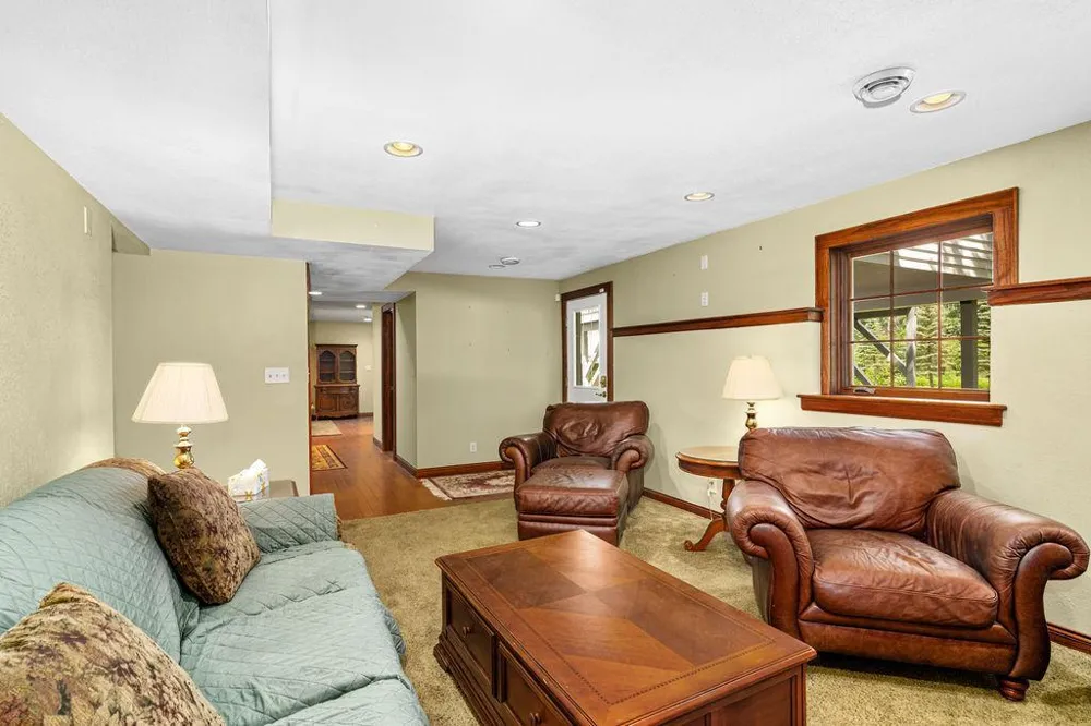 2827 Parkwood Lane Duluth, MN 55811
