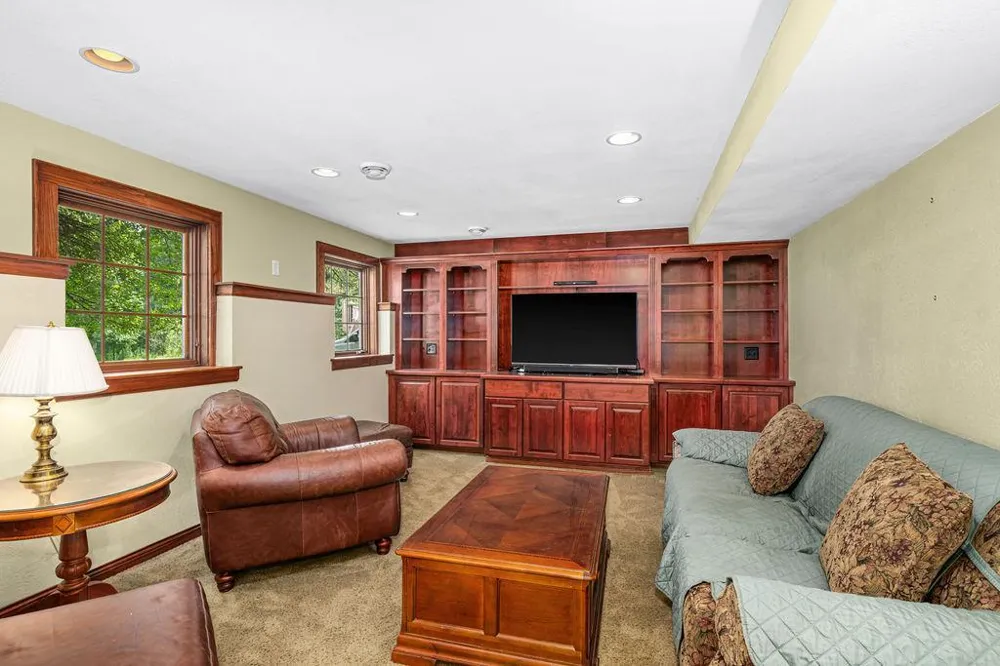 2827 Parkwood Lane Duluth, MN 55811