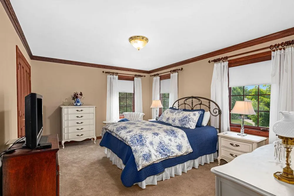 2827 Parkwood Lane Duluth, MN 55811