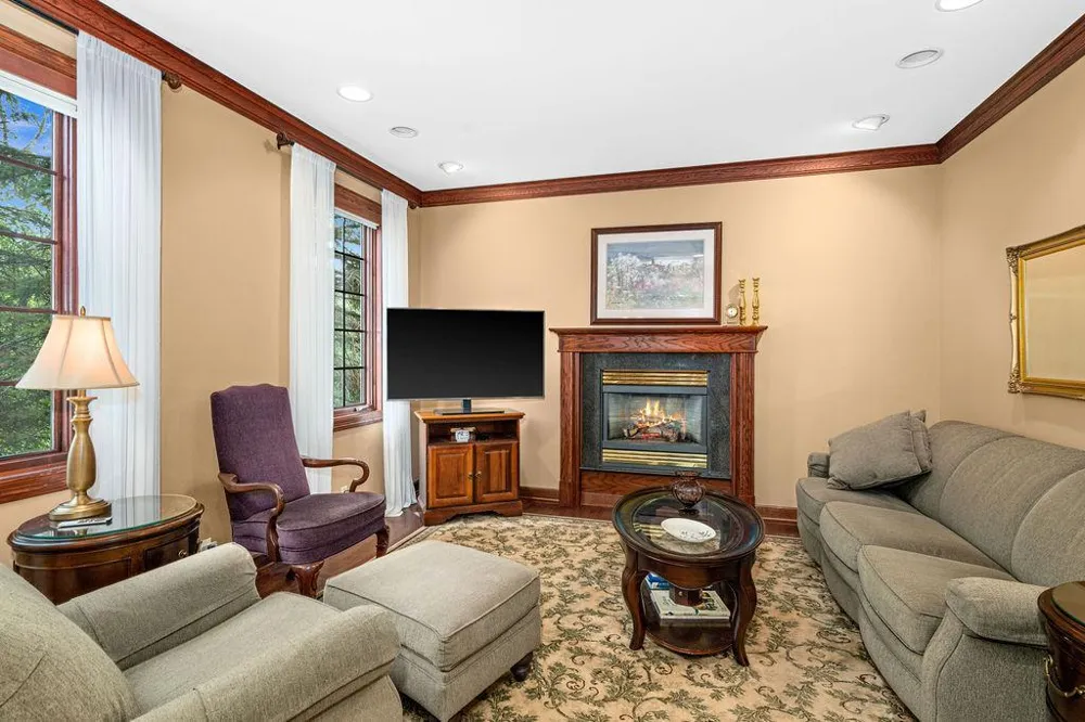 2827 Parkwood Lane Duluth, MN 55811