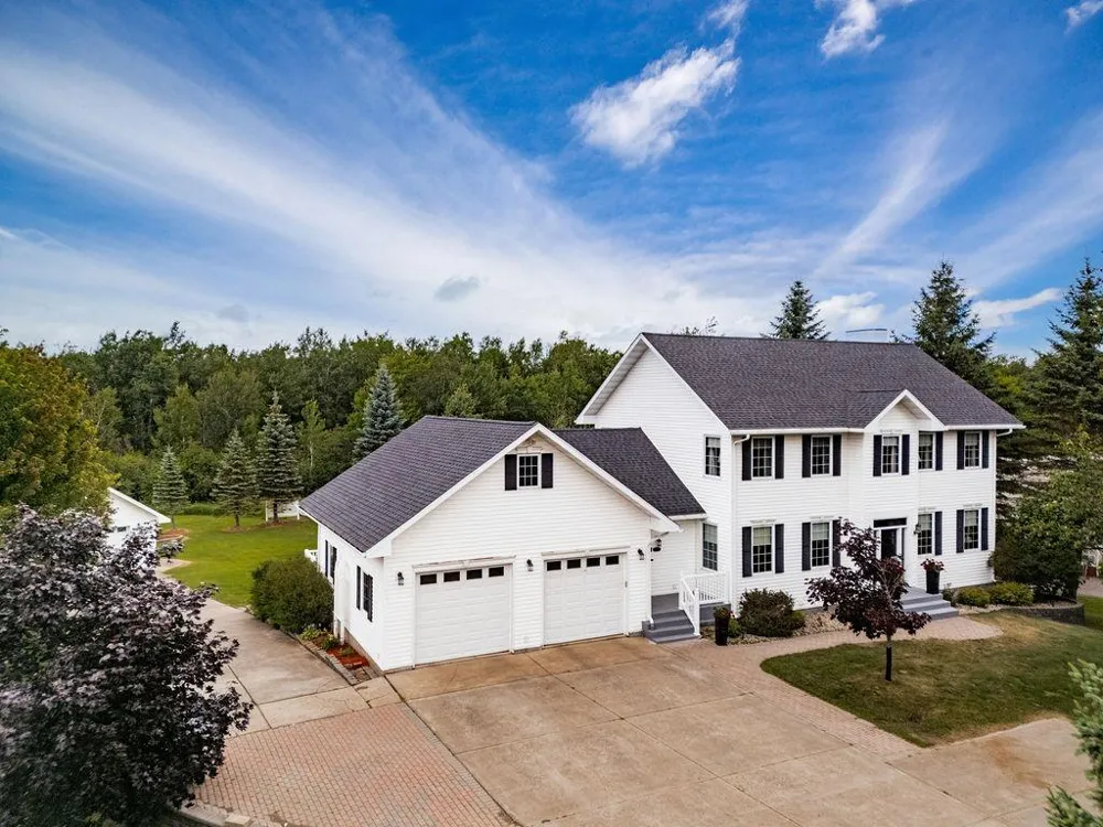2827 Parkwood Lane Duluth, MN 55811