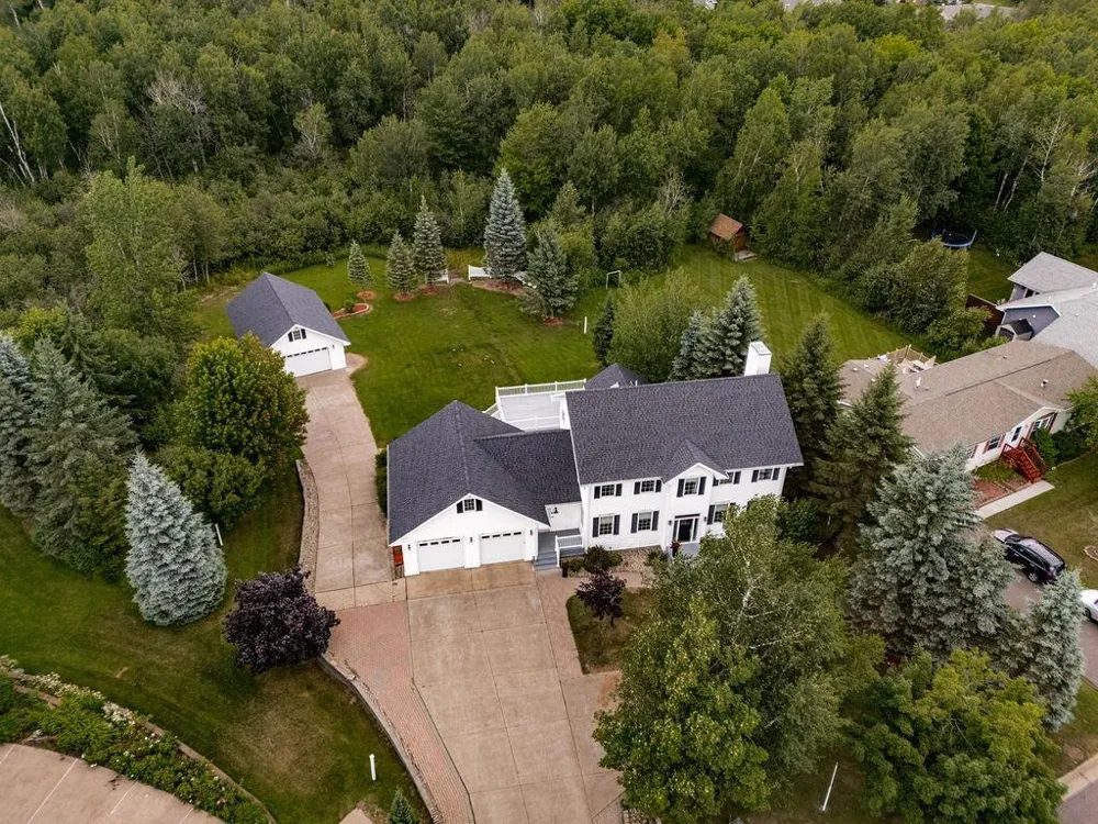 2827 Parkwood Lane Duluth, MN 55811