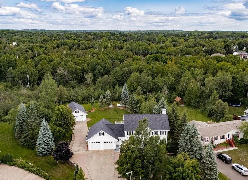 2827 Parkwood Lane Duluth, MN 55811