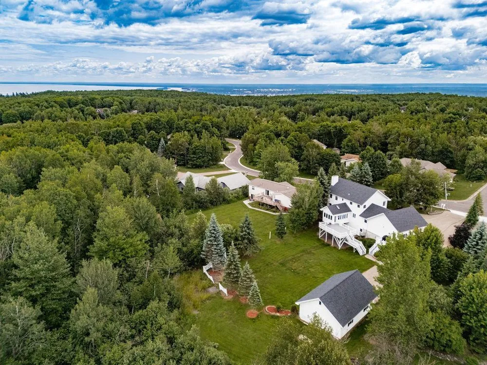 2827 Parkwood Lane Duluth, MN 55811