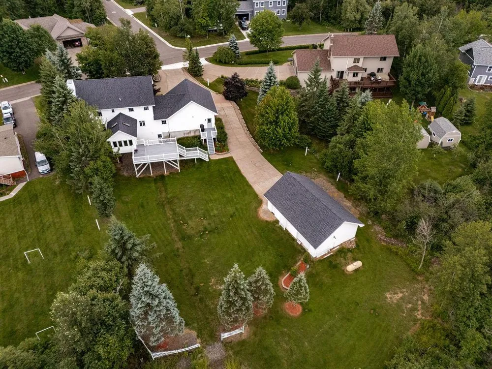 2827 Parkwood Lane Duluth, MN 55811