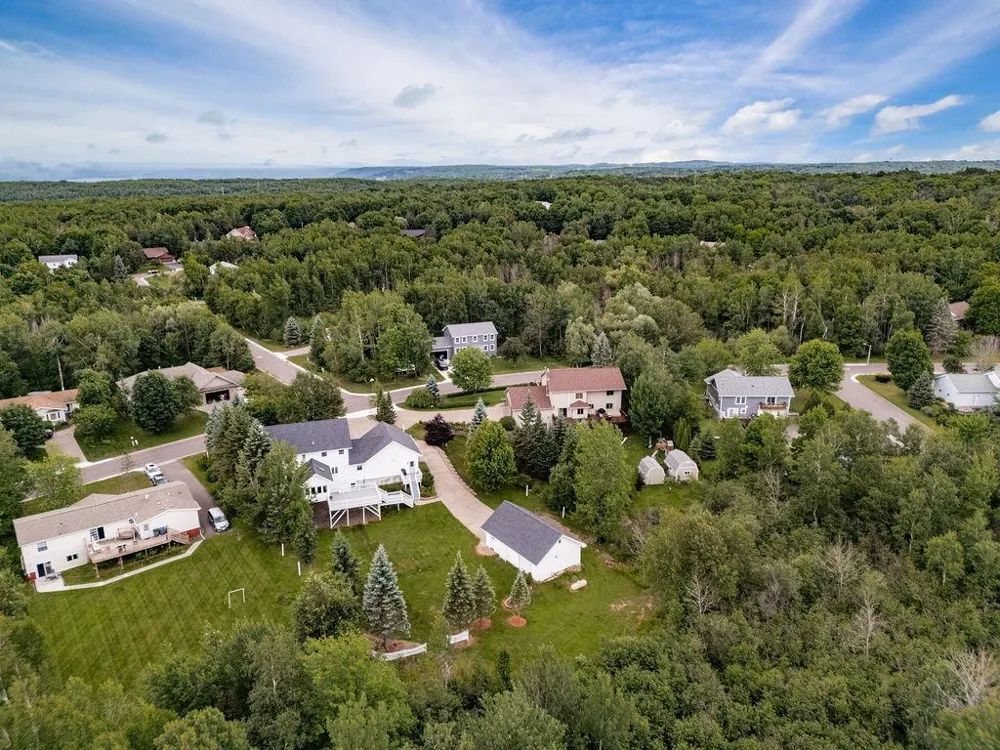 2827 Parkwood Lane Duluth, MN 55811