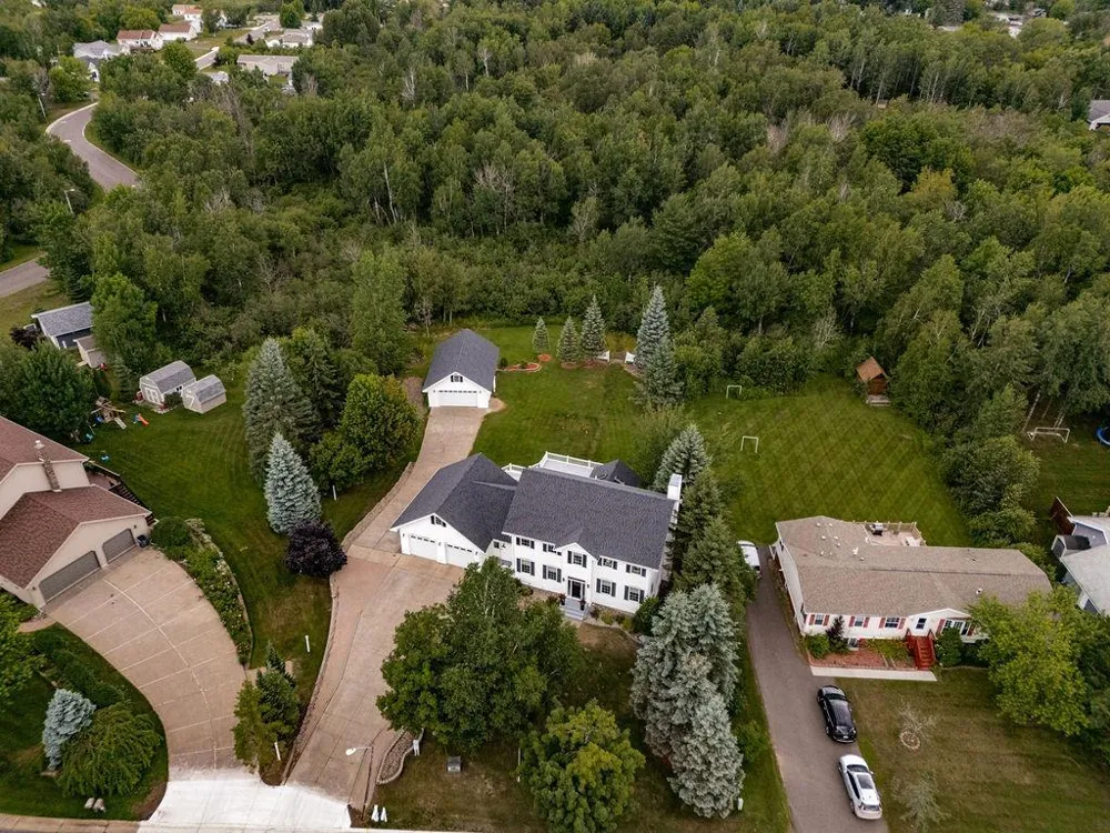 2827 Parkwood Lane Duluth, MN 55811