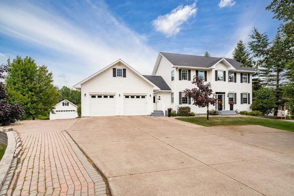 2827 Parkwood Lane Duluth, MN 55811