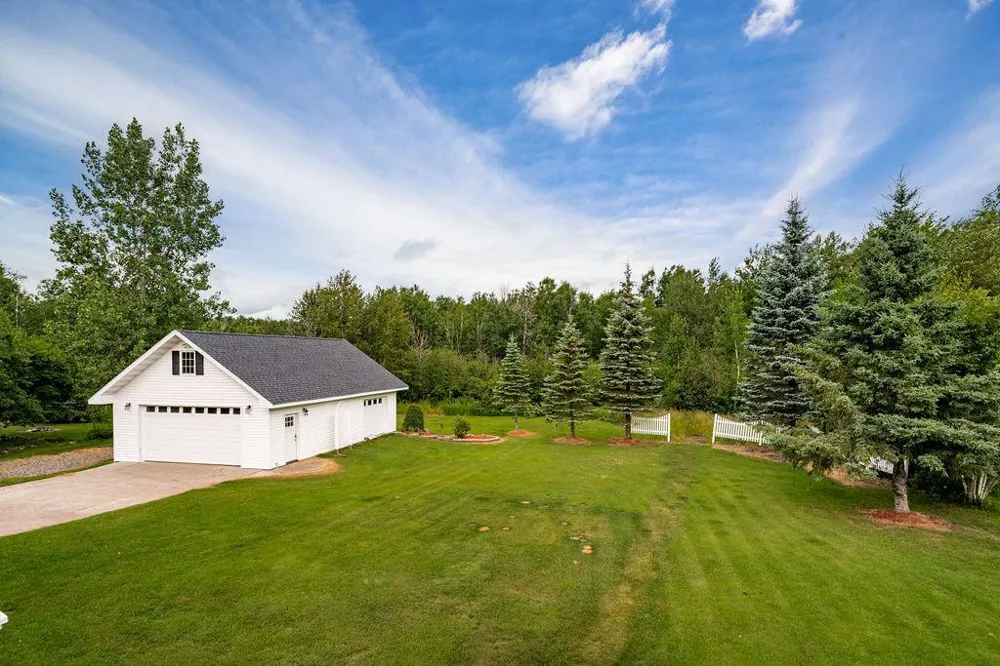 2827 Parkwood Lane Duluth, MN 55811
