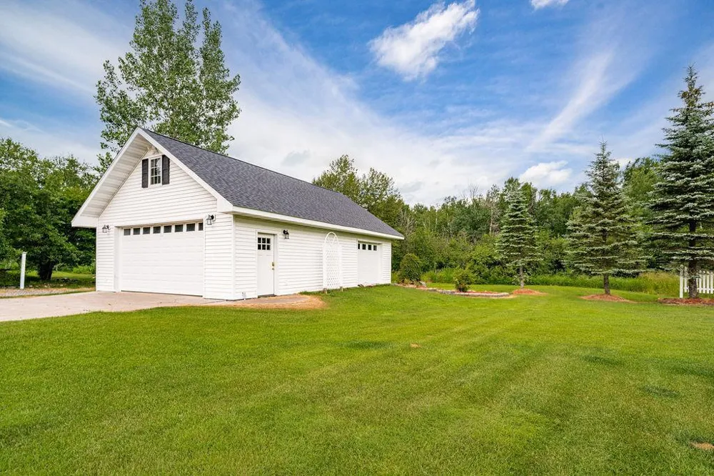 2827 Parkwood Lane Duluth, MN 55811
