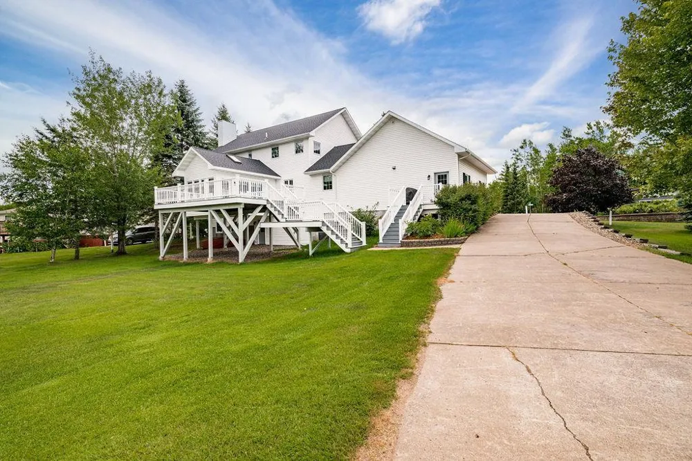 2827 Parkwood Lane Duluth, MN 55811