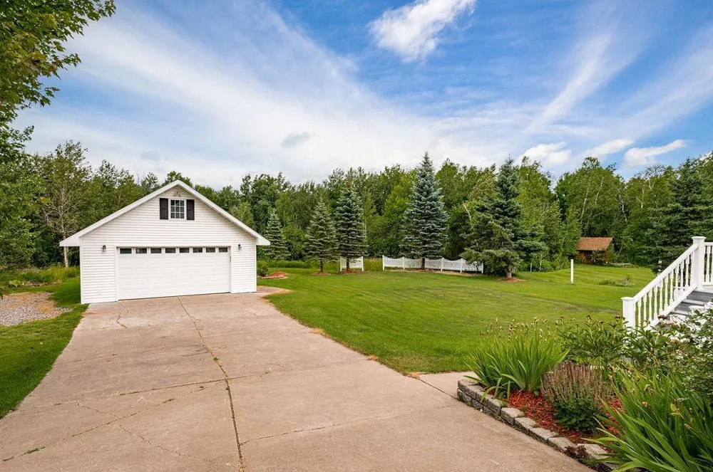 2827 Parkwood Lane Duluth, MN 55811