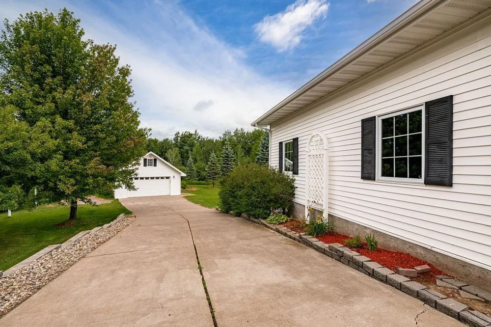 2827 Parkwood Lane Duluth, MN 55811