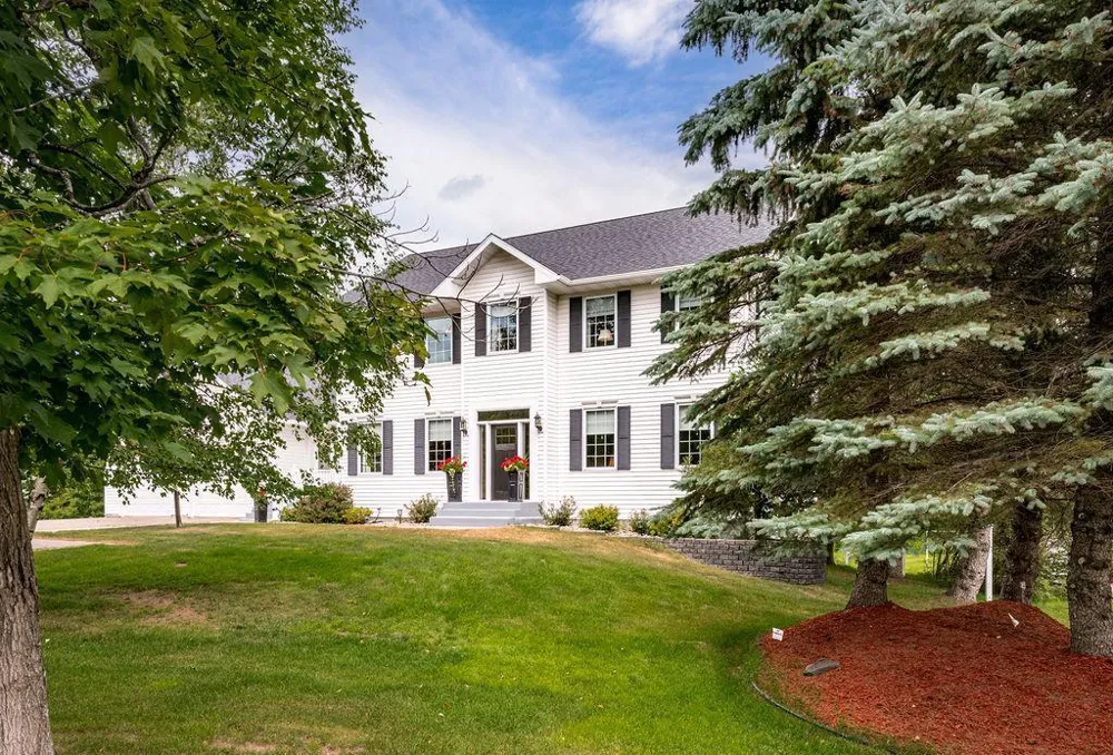 2827 Parkwood Lane Duluth, MN 55811