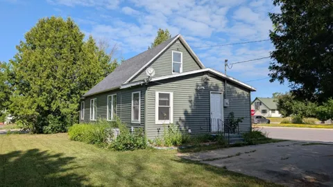 102 1st Street SW