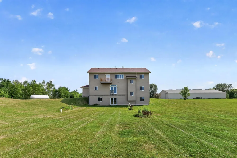 6040 Woodland Trail Greenfield, MN 55357