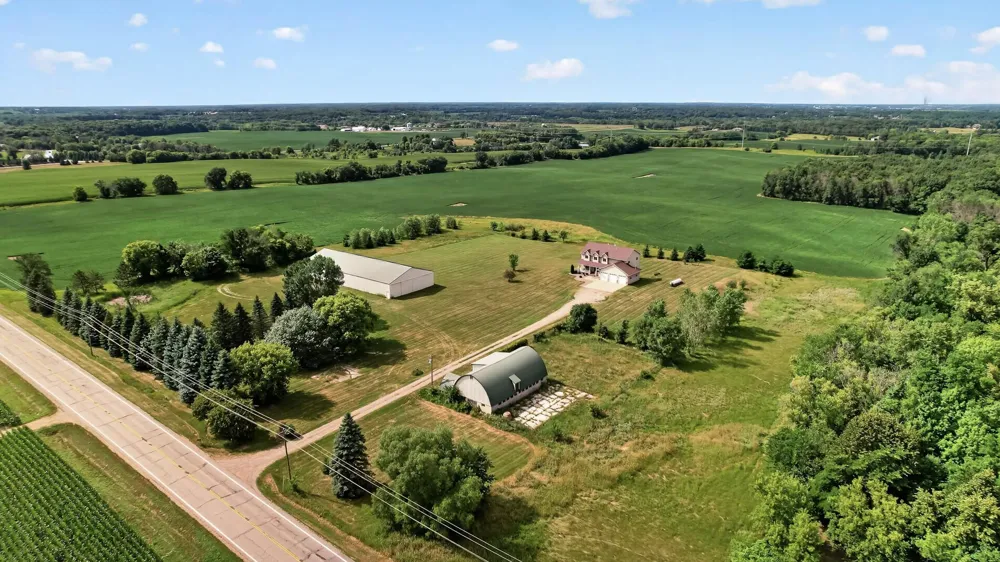 6040 Woodland Trail Greenfield, MN 55357