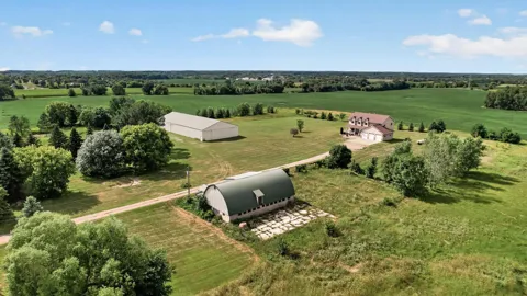 6040 Woodland Trail