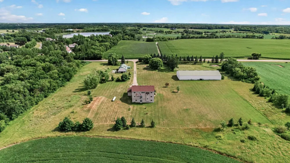 6040 Woodland Trail Greenfield, MN 55357