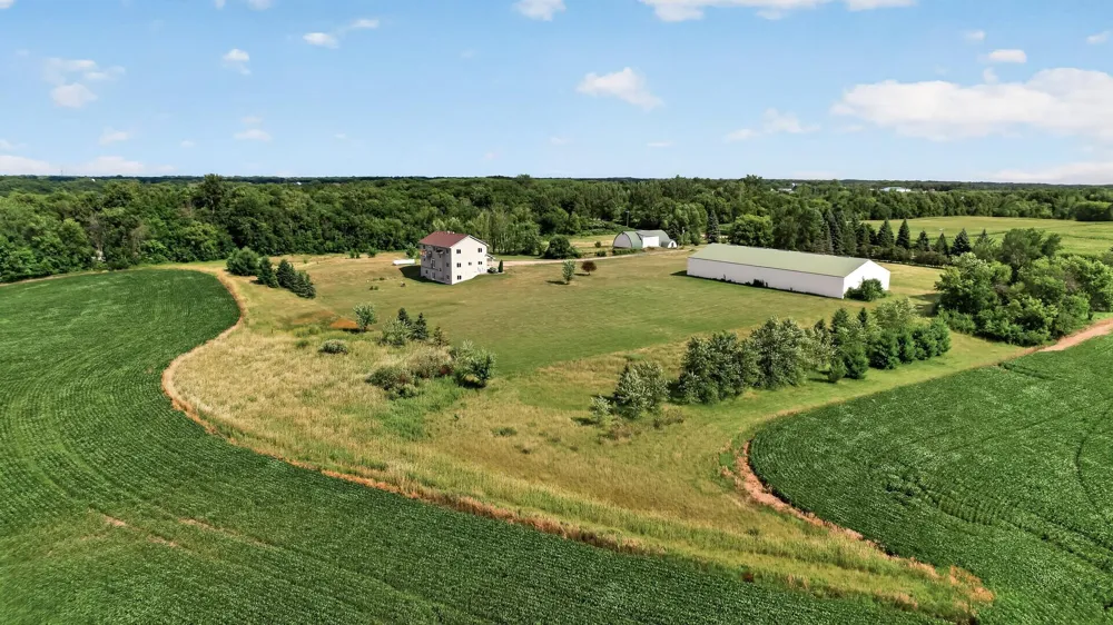 6040 Woodland Trail Greenfield, MN 55357