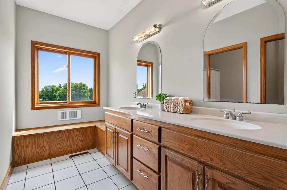 6040 Woodland Trail Greenfield, MN 55357