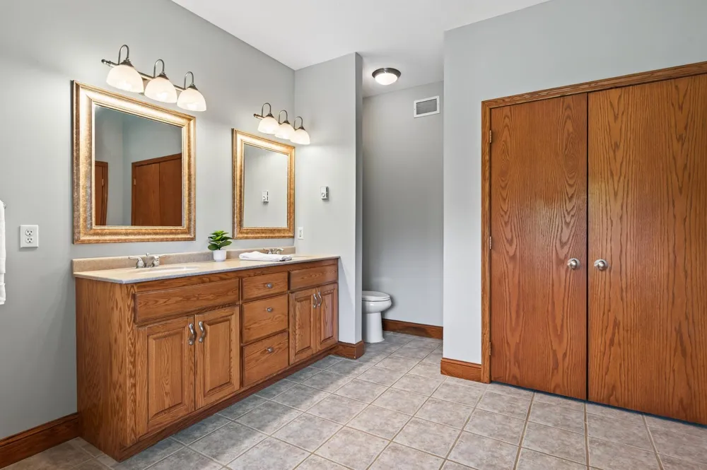 6040 Woodland Trail Greenfield, MN 55357
