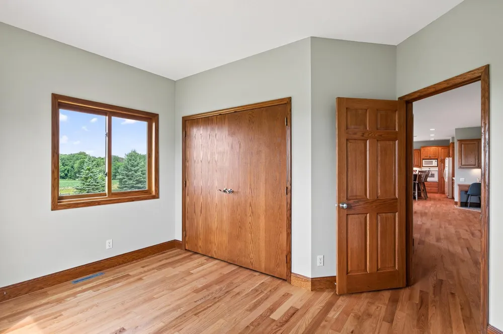 6040 Woodland Trail Greenfield, MN 55357