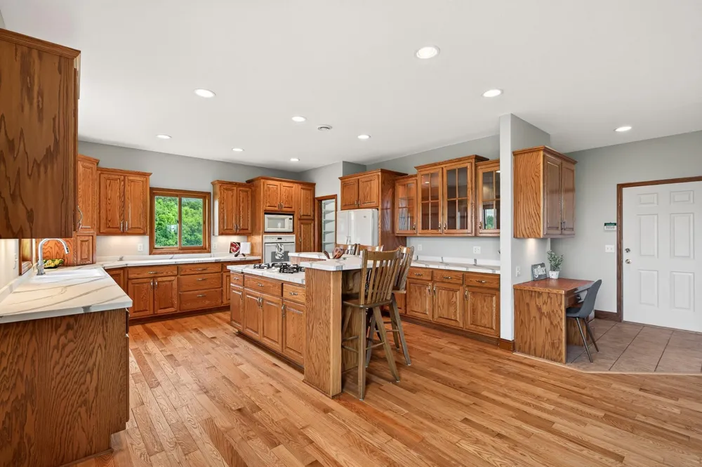 6040 Woodland Trail Greenfield, MN 55357