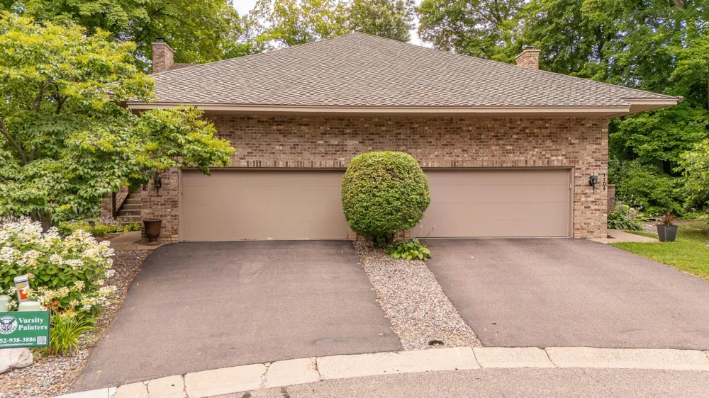 1106 Hollybrook Drive Wayzata, MN 55391