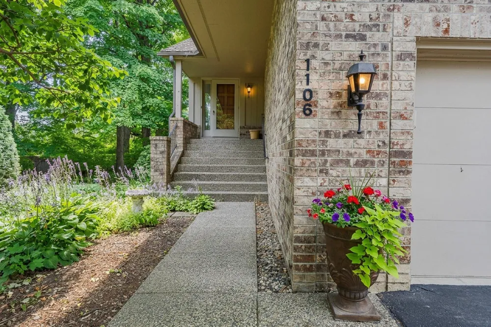 1106 Hollybrook Drive Wayzata, MN 55391