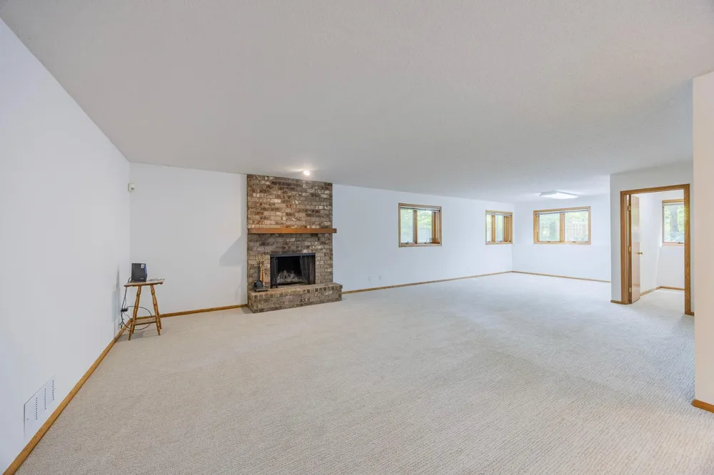 1106 Hollybrook Drive Wayzata, MN 55391