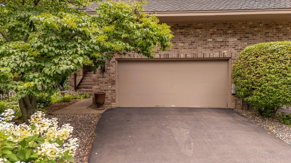 1106 Hollybrook Drive Wayzata, MN 55391