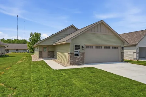 1807 Upper Trentwood Circle NE
