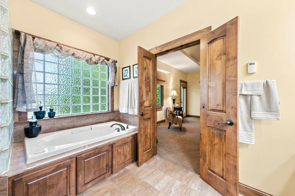 1008 Newhall Drive Faribault, MN 55021