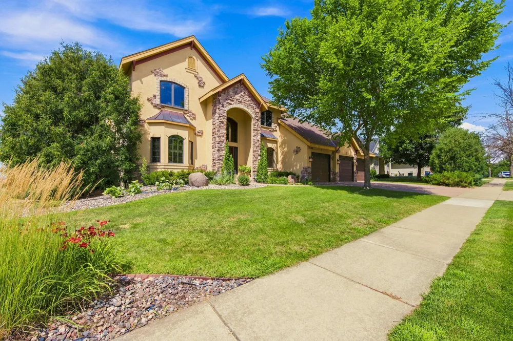 1008 Newhall Drive Faribault, MN 55021
