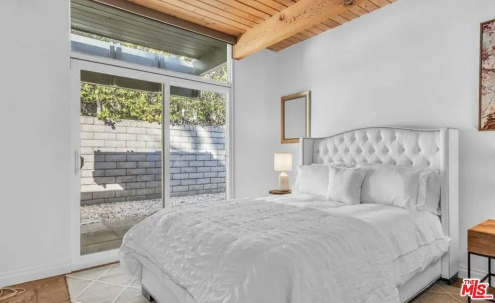 817 Via Monte Vista Palm Springs, CA 92262