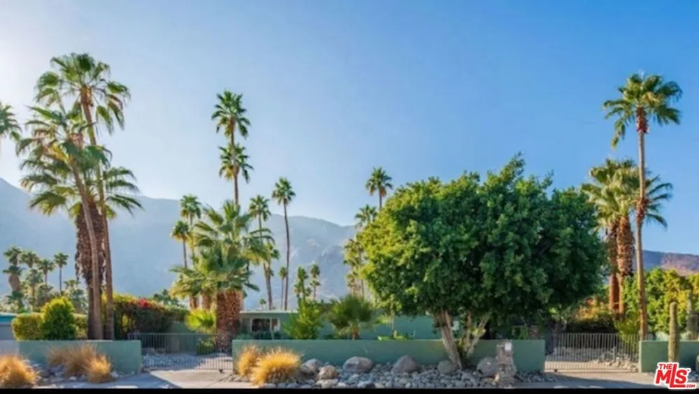 817 Via Monte Vista Palm Springs, CA 92262