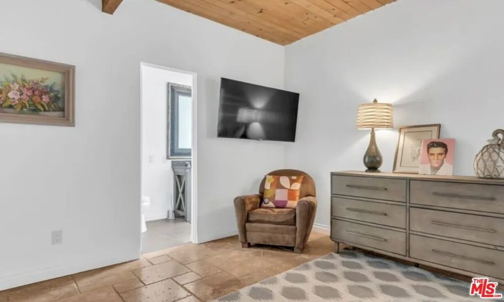 817 Via Monte Vista Palm Springs, CA 92262