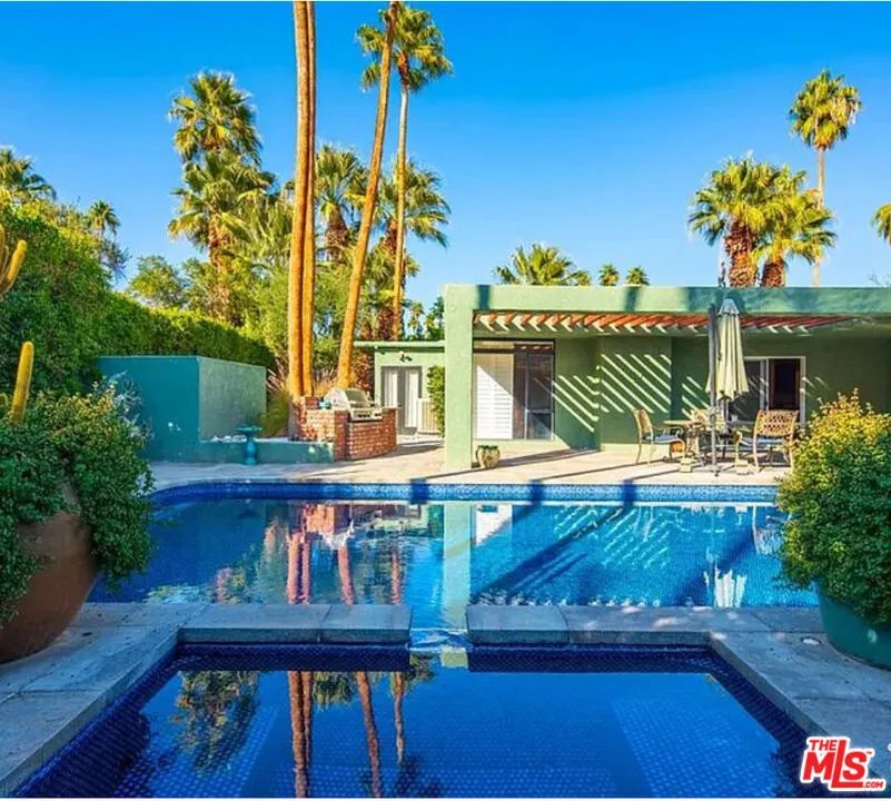 817 Via Monte Vista Palm Springs, CA 92262
